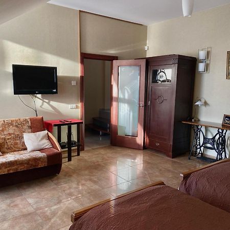 Classic Car Museum Apartment Рига Екстер'єр фото